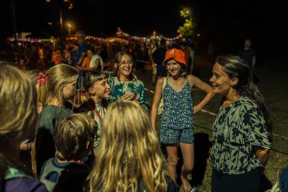 Échanges avec la comédienne Adèle Zouane au festival 2025 © Hashka